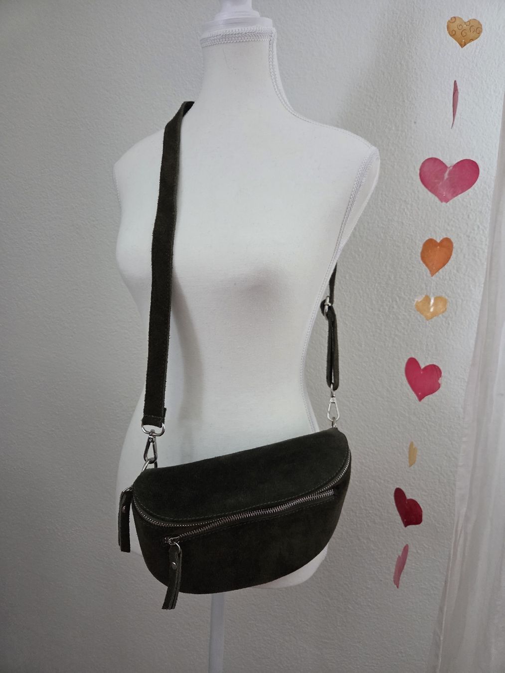 Borse da donna: Tasche Damen Wildleder Olive Grösse Universal neu – Nuovo e nell'imballaggio originale da Hittnau venduto da SirKahn