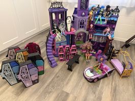 Monster High Schloss mit Puppen Auto und Zubehör Set