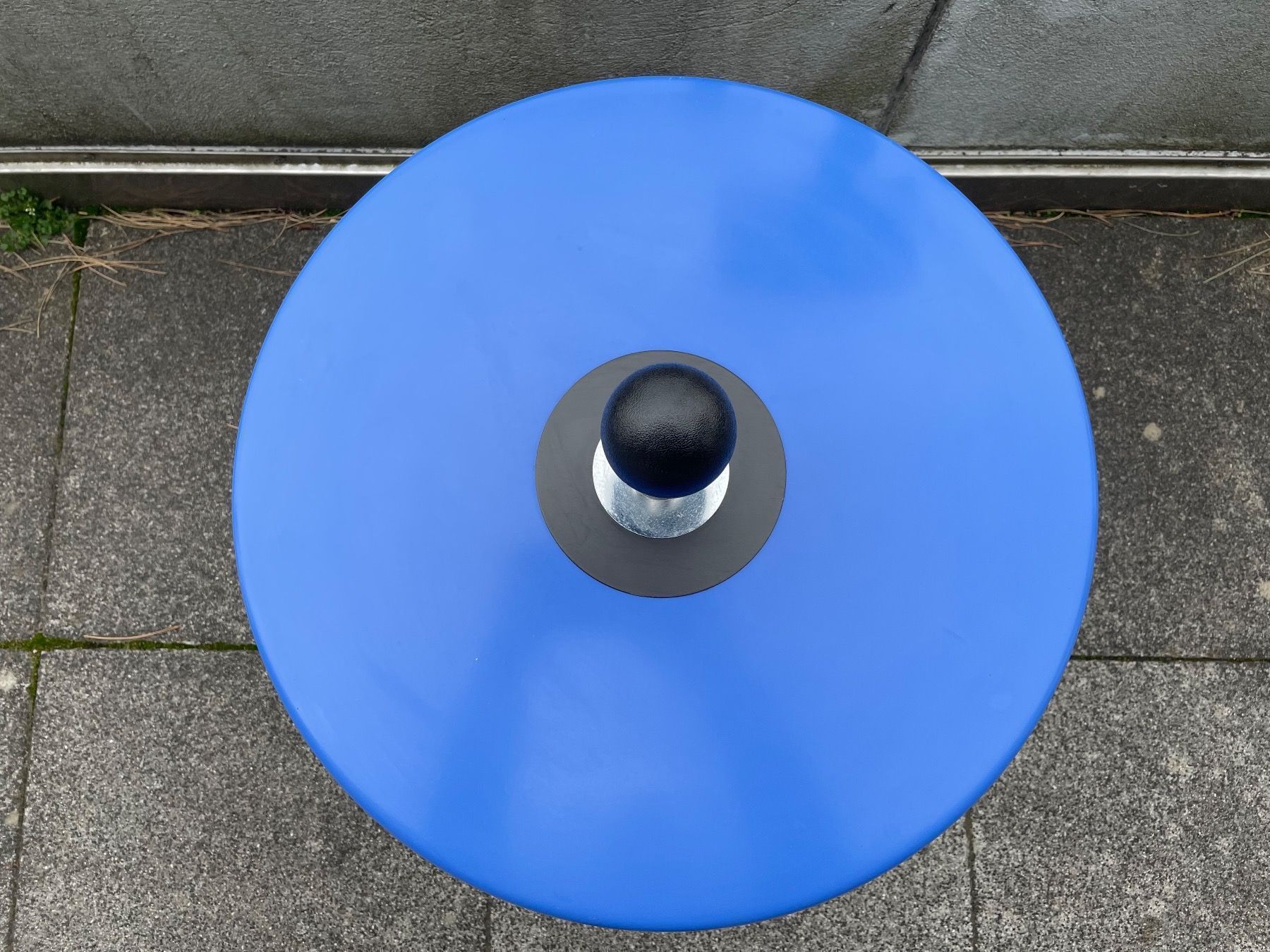 Tavoli: Table d'Appoint Vintage Bleue en Métal – Usato da Vallamand venduto da Bricbracbroc82 5