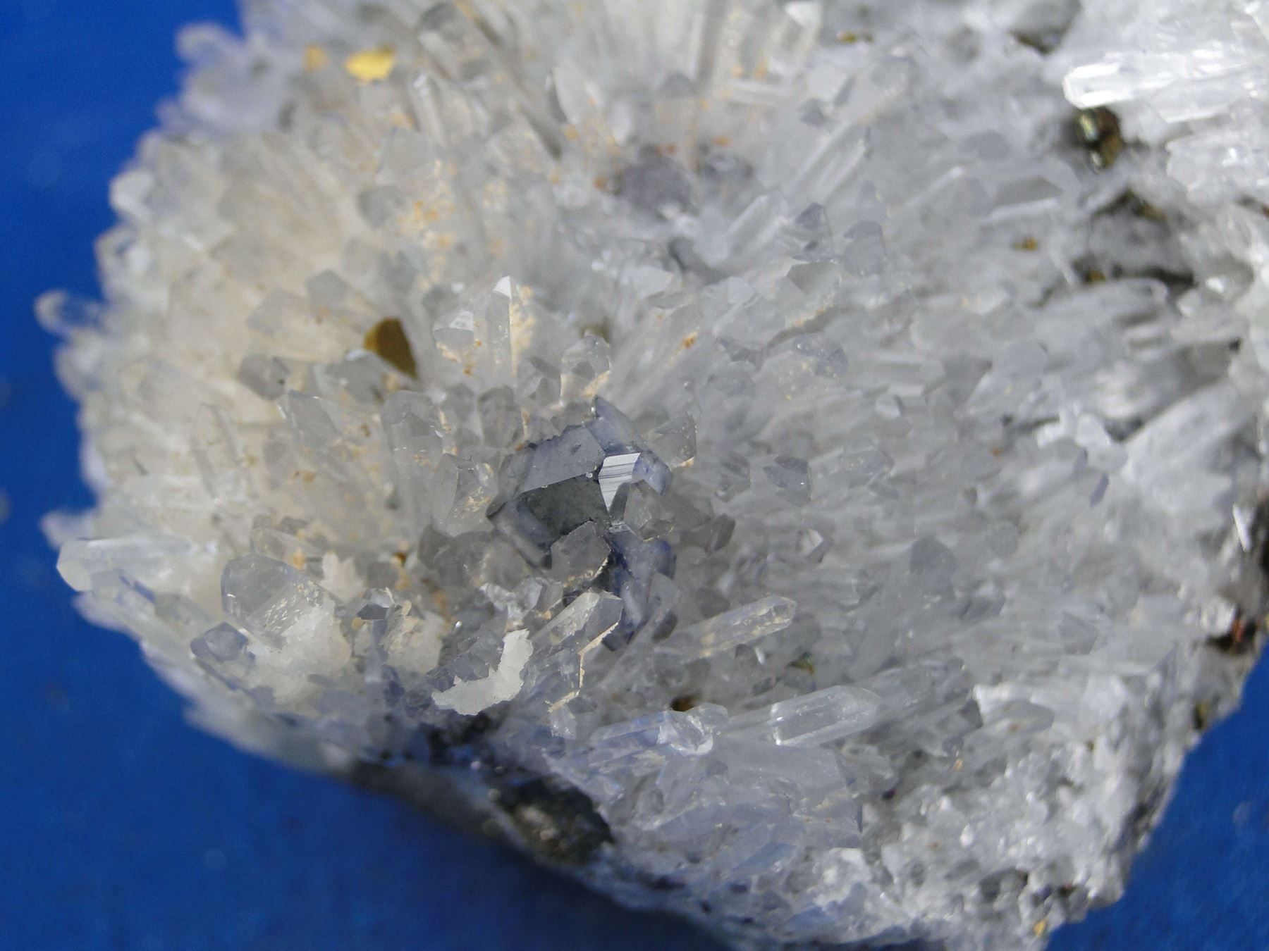 Minerali & Pietre curative: Scheelit mit Quartz und Chalkopyrit – Usato da Schinznach Bad venduto da Demerald 4