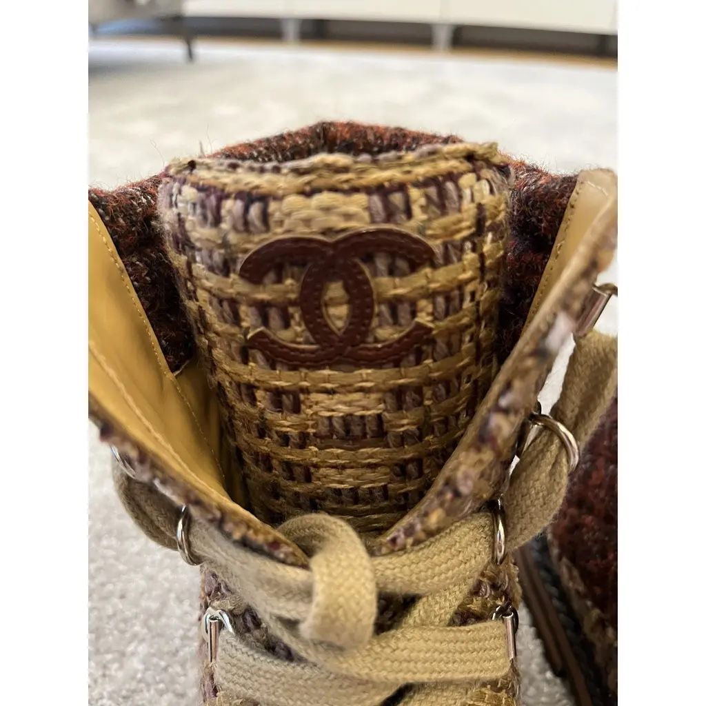 Chanel Scarpe da donna: Chanel Boots – Nuovo (secondo la descrizione) da Zürich venduto da zie_5nsb 1