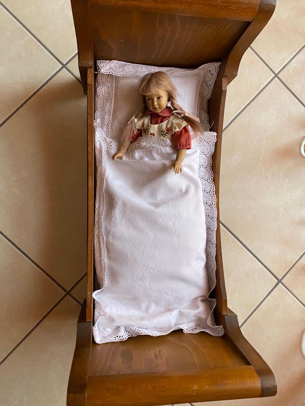 Bambole: Handarbeit Holz Puppenbett – Usato da Rünenberg venduto da ZwergLi100 2