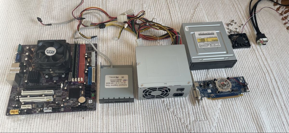 PC: Pièces pour vieux PC – Usato da Commugny venduto da arm_7m7m