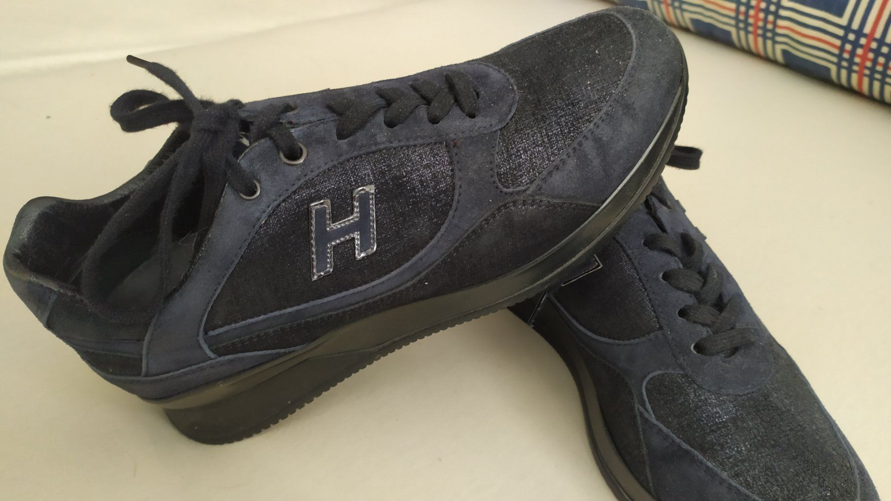 Hogan Scarpe da donna: Sneakers dame HOGAN gr. 37 – Usato da Chezard St-Martin venduto da Loucail
