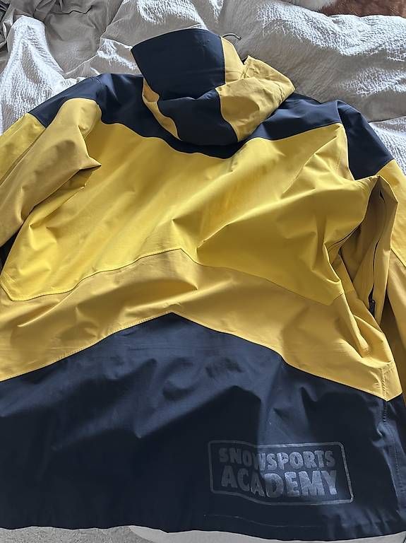 Peak Performance Giacche: Peak Performance Gravity Goretex Jacket – Usato da Rüschlikon venduto da Dbloemhof 2