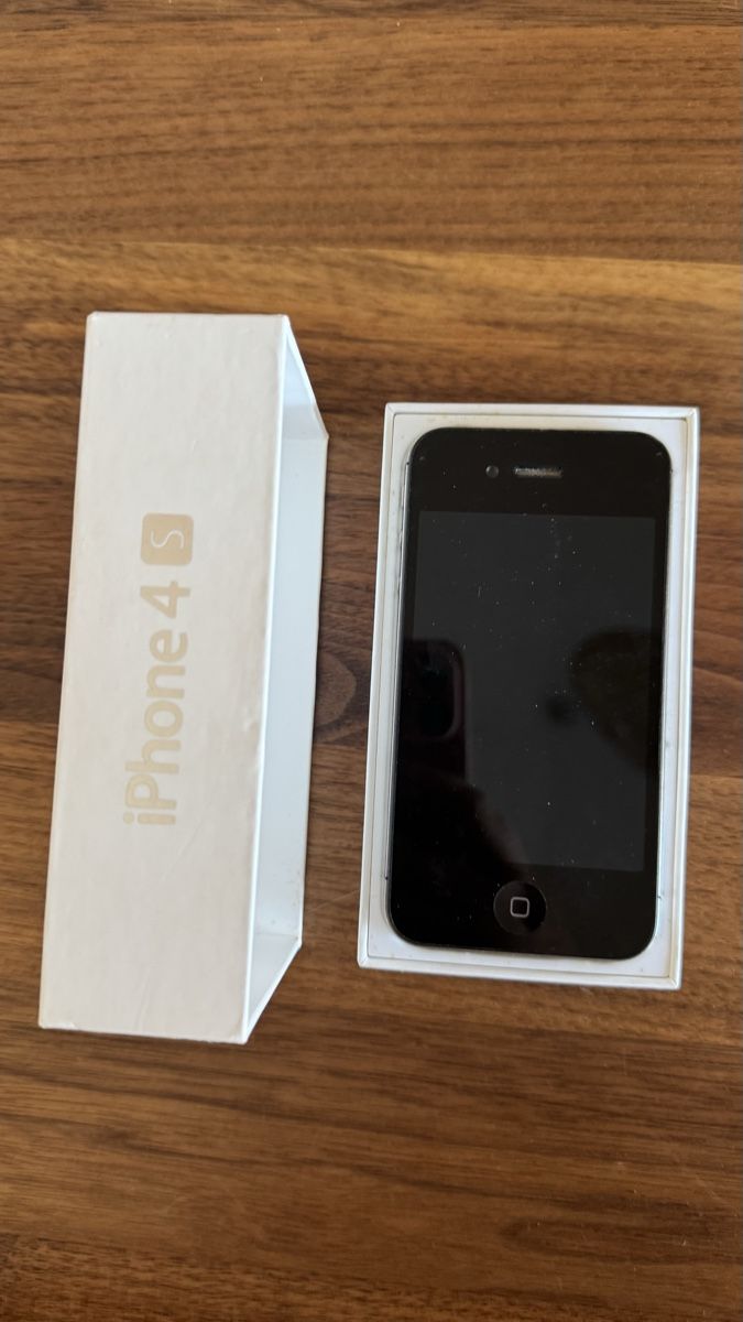 Apple Telefoni cellulari / Smartphones: Apple iPhone 4S schwarz mit Originalverpackung neuwertig – Usato da Kreuzlingen venduto da Pet_7prv