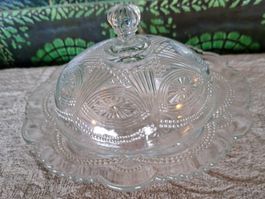 Zauberhafte, alte, Vintage Glasdeckeldose aus Glas