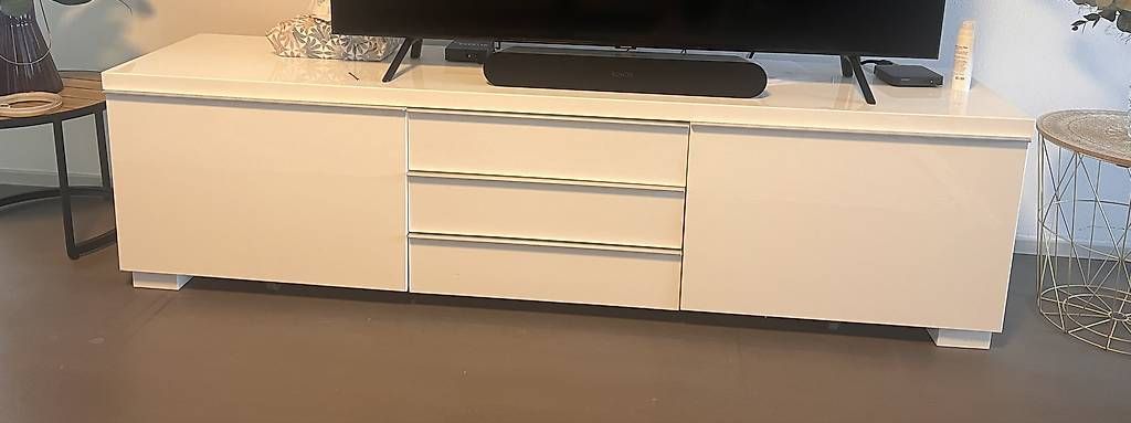 TV Möbel: TV Kommode - guter Zustand - GRATIS – Gebraucht aus Horgen von LakeSideZH