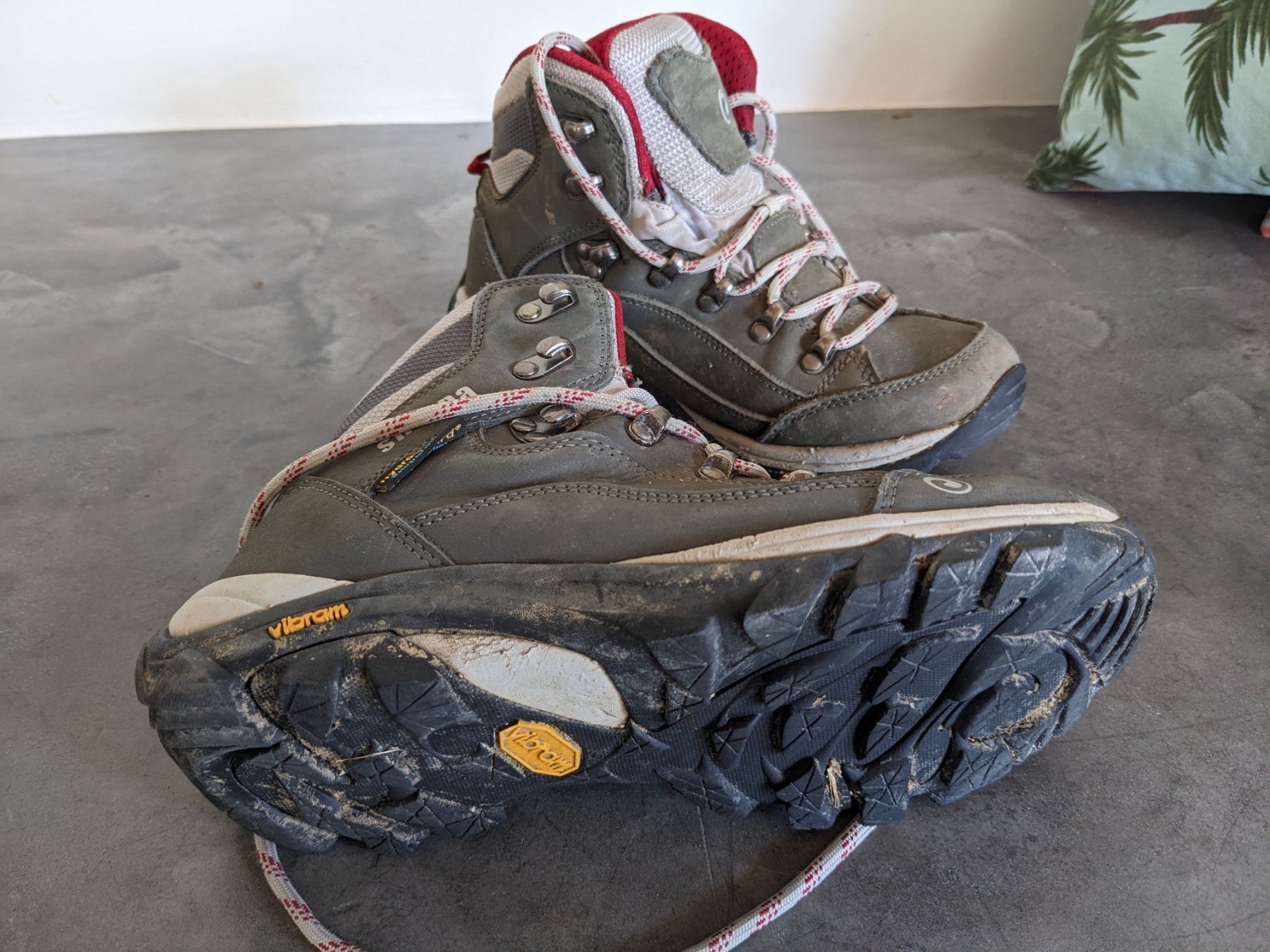 Sherpa Scarpe da uomo: Wanderschuhe Sherpa Nummer 37 – Usato da Laupen BE venduto da maiknarf