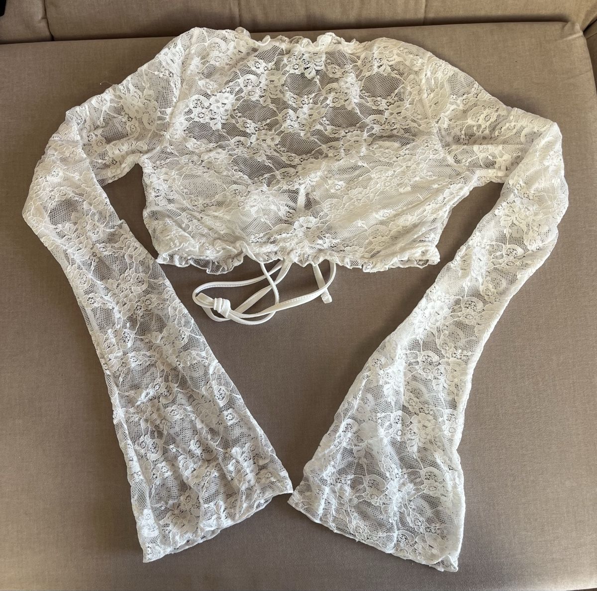 Top: Weißes kurzes Top mit Spitze Gr. XS – Nuovo (secondo la descrizione) da Cunter venduto da tiramisuuu_ 1