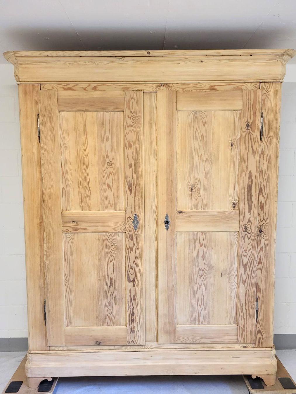 Schränke: Wunderschöner antiker Schrank restauriert – Gebraucht aus Hofstetten SO von famburgert 5