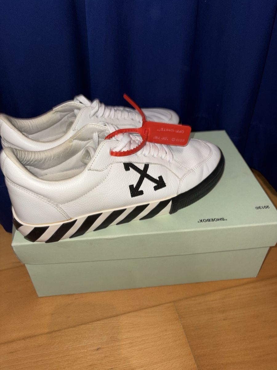 Off-White Scarpe da uomo: OFF WHITE VULC LOCO STRIPE Sneaker – Usato da Hünenberg venduto da den_b5bc