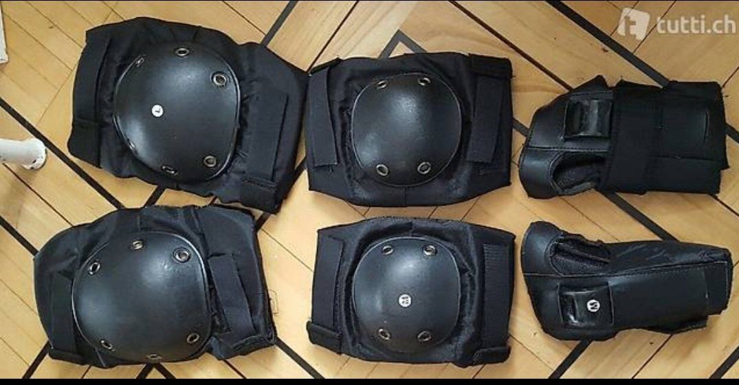 Pattini in linea & Pattini a rotelle: Rollerblade Grösse 41 inkl. div. Protektors – Usato da Kölliken venduto da Tzhspeu1 2