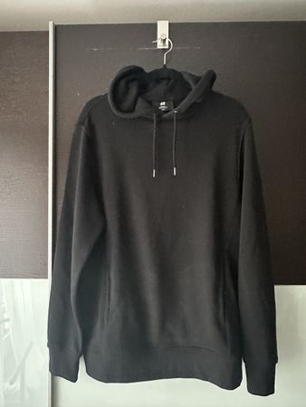 Schwarzer H&M Hoodie, Grösse 40 - Perfekt für den Herbst!