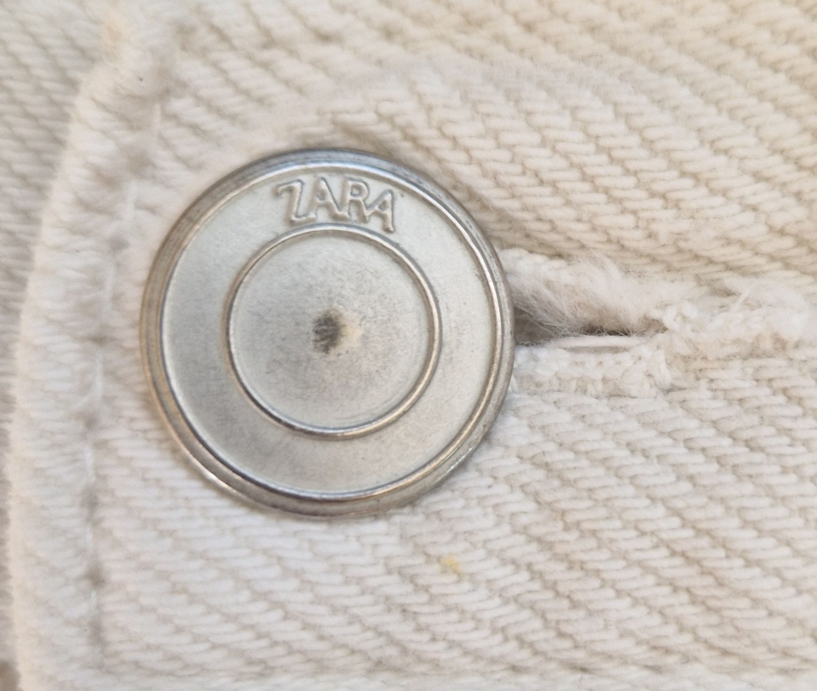 Zara Hosen: Weisse Zara Shorts, Gr. 128 – Gebraucht aus Muri b. Bern von rol_xtf8 6