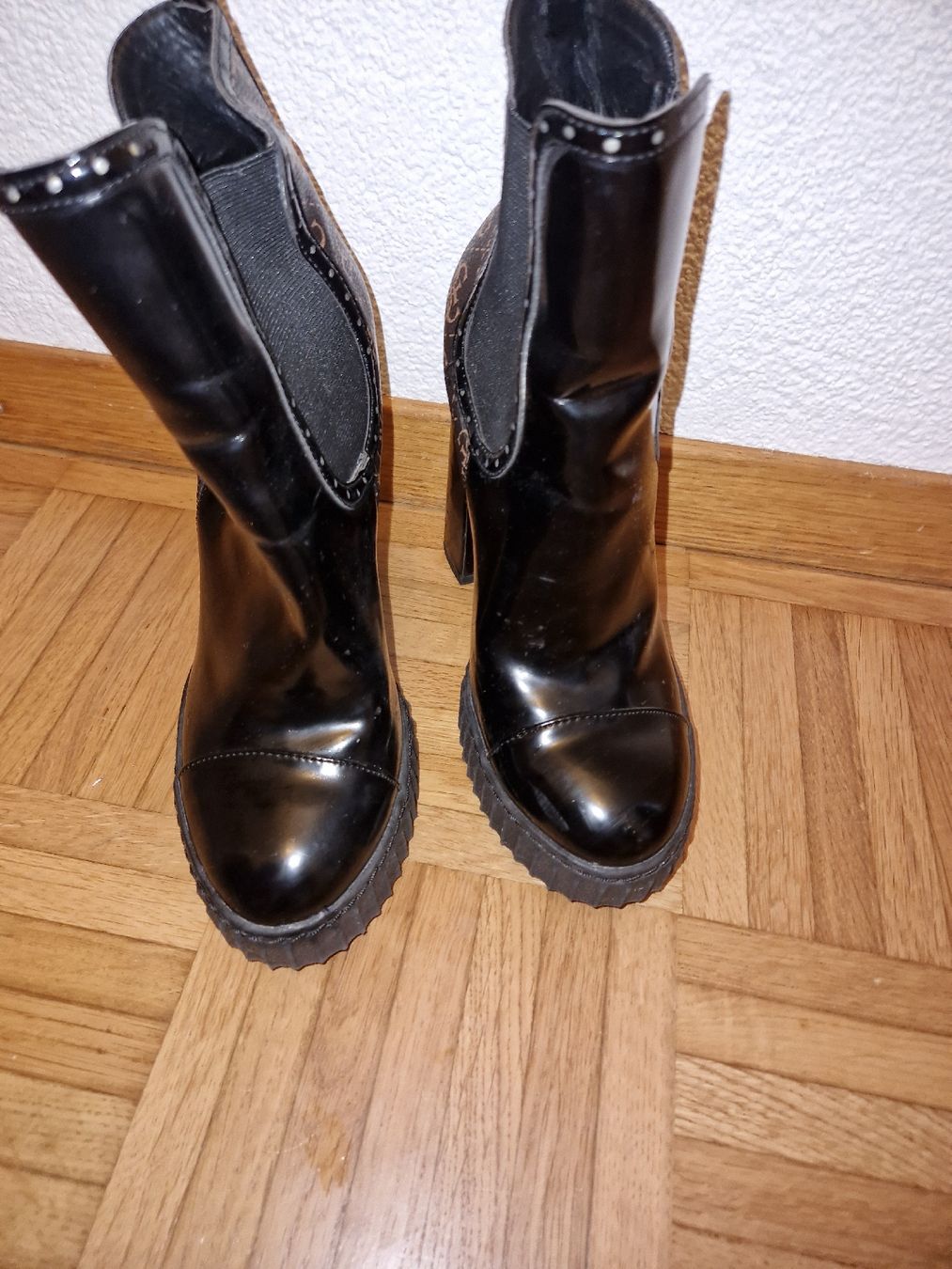 Guess Scarpe da donna: Schicke Guess Stiefeletten, Grösse 37 – Nuovo (secondo la descrizione) da Etzwilen venduto da mue_mm76 1