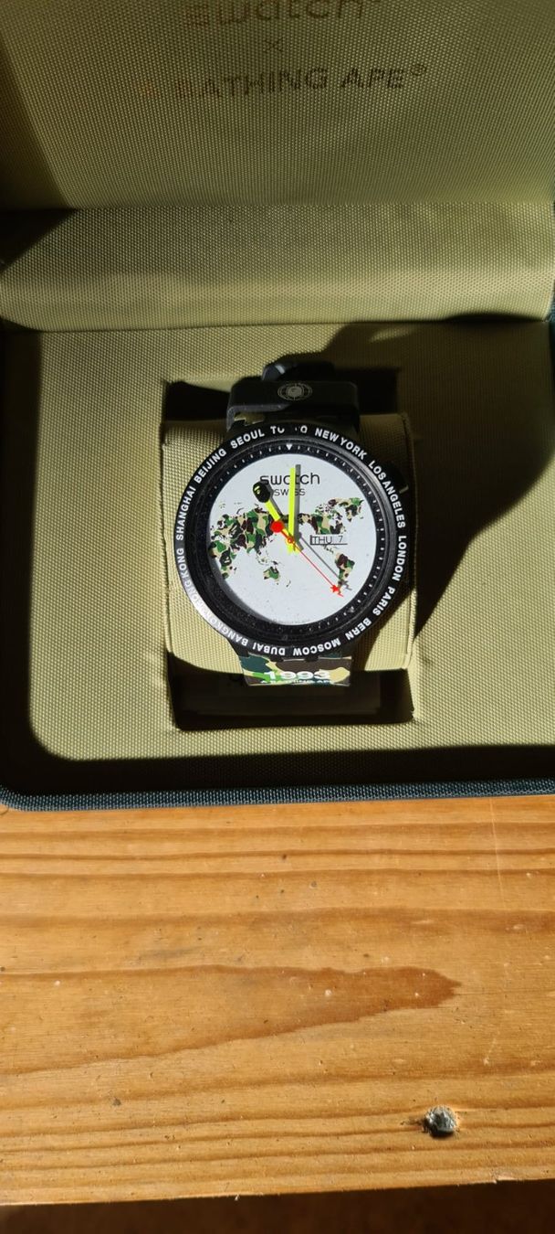 Swatch Orologi: Bape X Swatch Big Bold The World Watch – Nuovo (secondo la descrizione) da zürich venduto da R-N-J