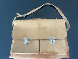 Ledertasche handgemacht in Behindertenheim