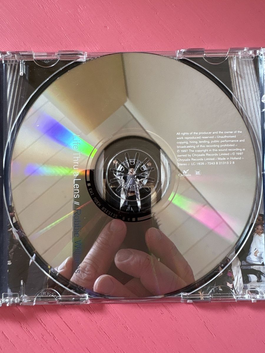 CD: Robbie Williams - Life Thru A Lens – Usato da Lützelflüh-Goldbach venduto da Deiv4 3