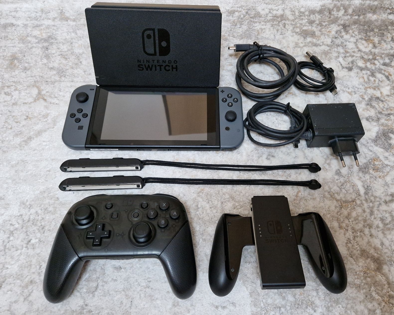 PS4 PRO, 1TB & NINTENDO SWITCH (OVP) (Usato) a Biel/Bienne per CHF