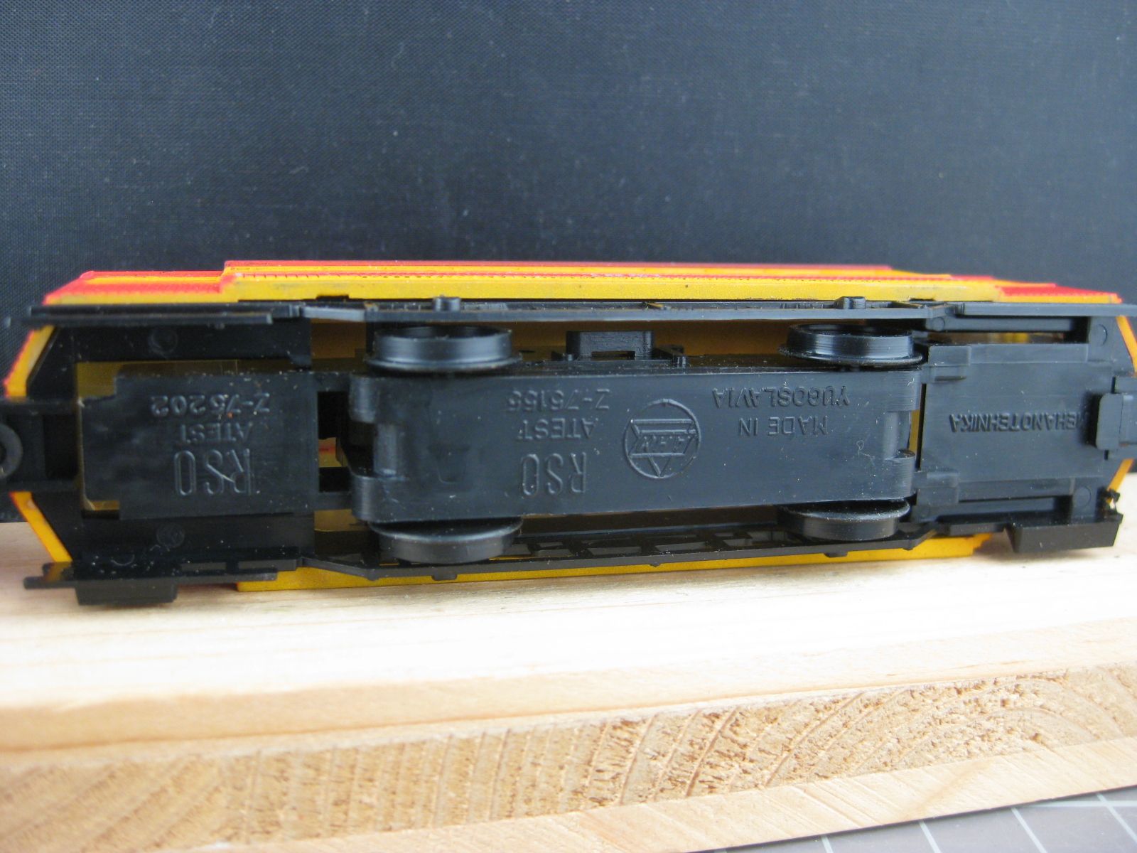 Mehano Modelleisenbahnen: Mehano Tram mit Anhänger – Gebraucht aus Malters von Marosko 4