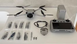 DJI Mini 3 Pro mit RC Controller & Fly More Kit