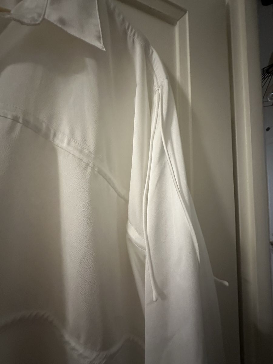 Robes: Robe blanche taille L femme – D'occasion à Chêne-Bourg par raf_k9v7 1