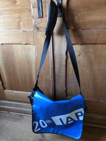 Tasche Umhänge Beutel LKW-Blache 20th IAP