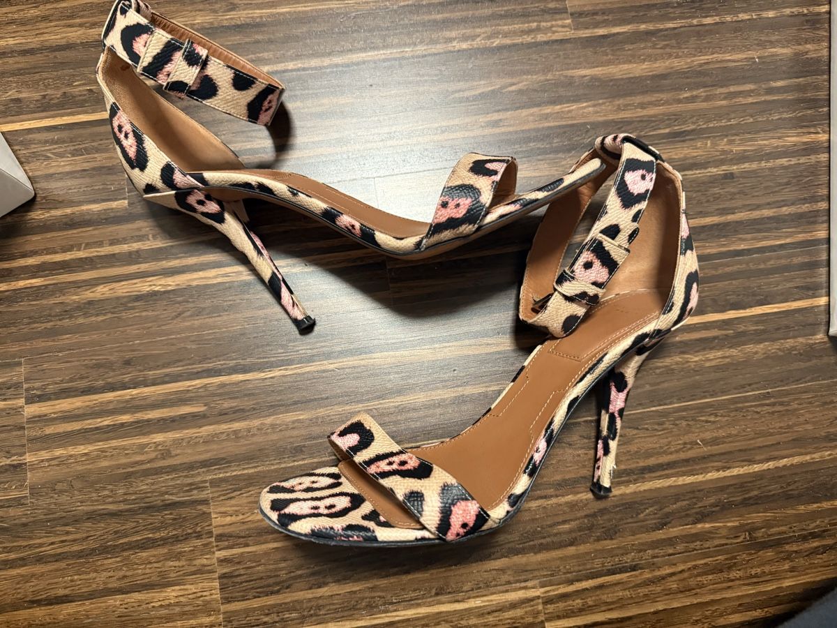 Givenchy Scarpe da donna: Givenchy Leopard Print Infinity Sandalen – Usato da Zollikon venduto da snowflake10-