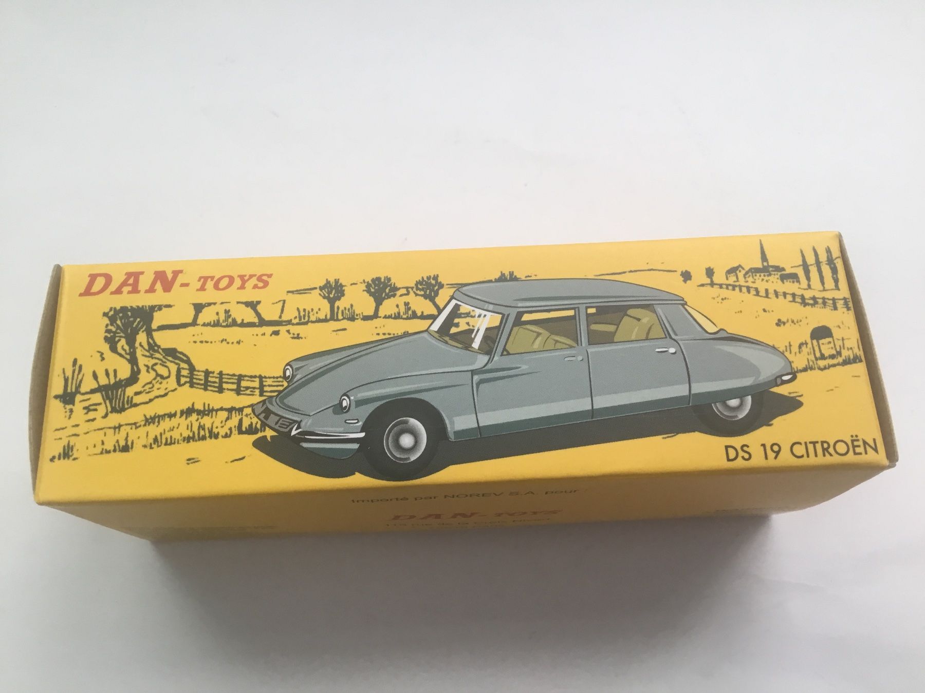 Dinky Toys Modellini d'auto: Dan-Toys Citroën DS19 – Nuovo e nell'imballaggio originale da Dänikon ZH venduto da didi1103