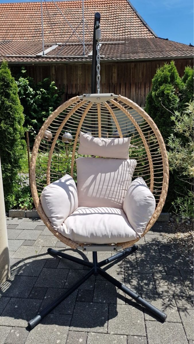 Gartenhängesitze: Hängesessel mit Ständer, Rattansessel – Gebraucht aus Wiedlisbach von Sistershop