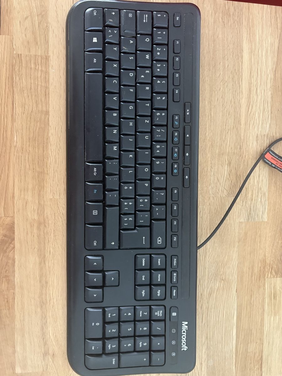 Microsoft Tastaturen: Microsoft Tastatur – Gebraucht aus Therwil von OdvalaV2