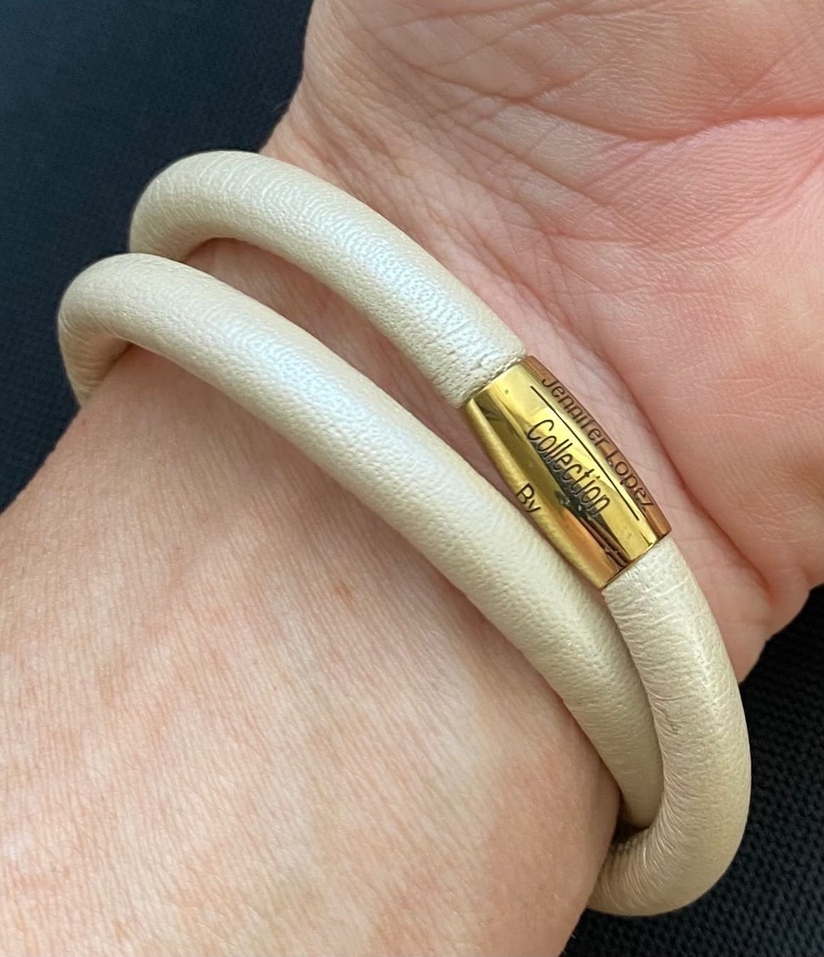 Bracciali & Braccialetti: Lederarmband 40cm, Verschluss magnetisch, beige – Usato da Reichenburg venduto da Noxima 1