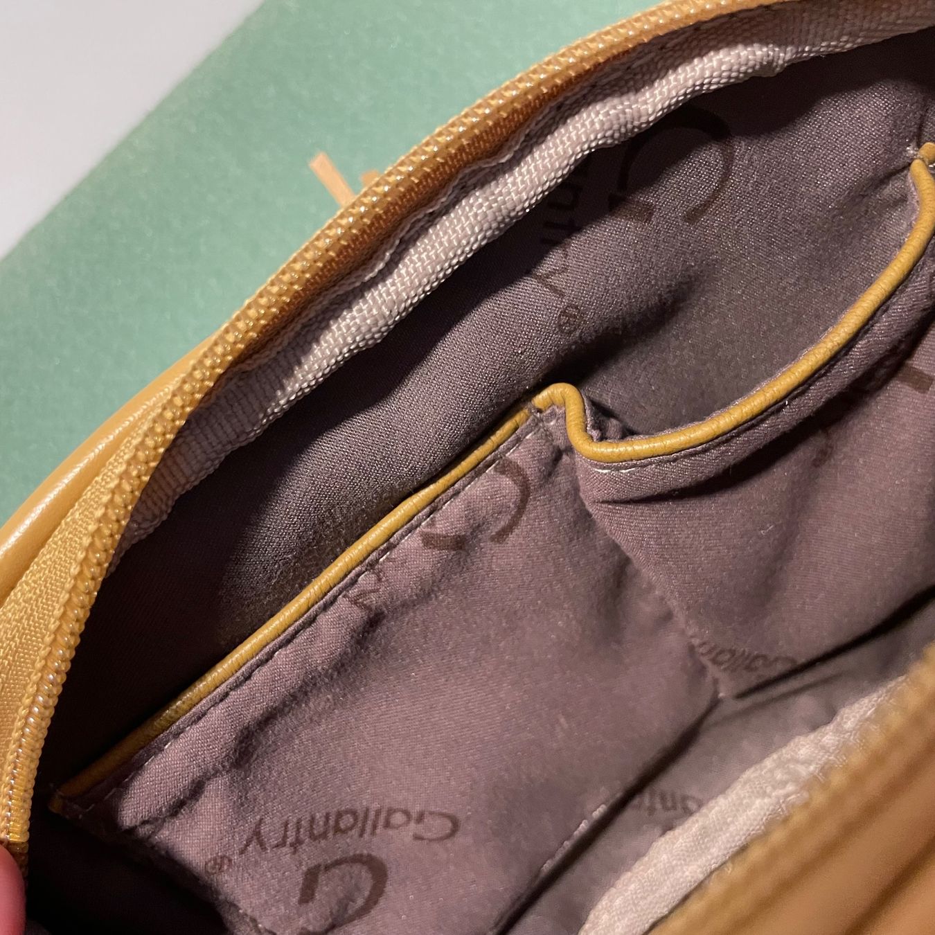 Taschen für Damen: Necessaire, Kosmetik Tasche mit 2 Fächer – Gebraucht aus Bellach von Lapislazuli_blues 7
