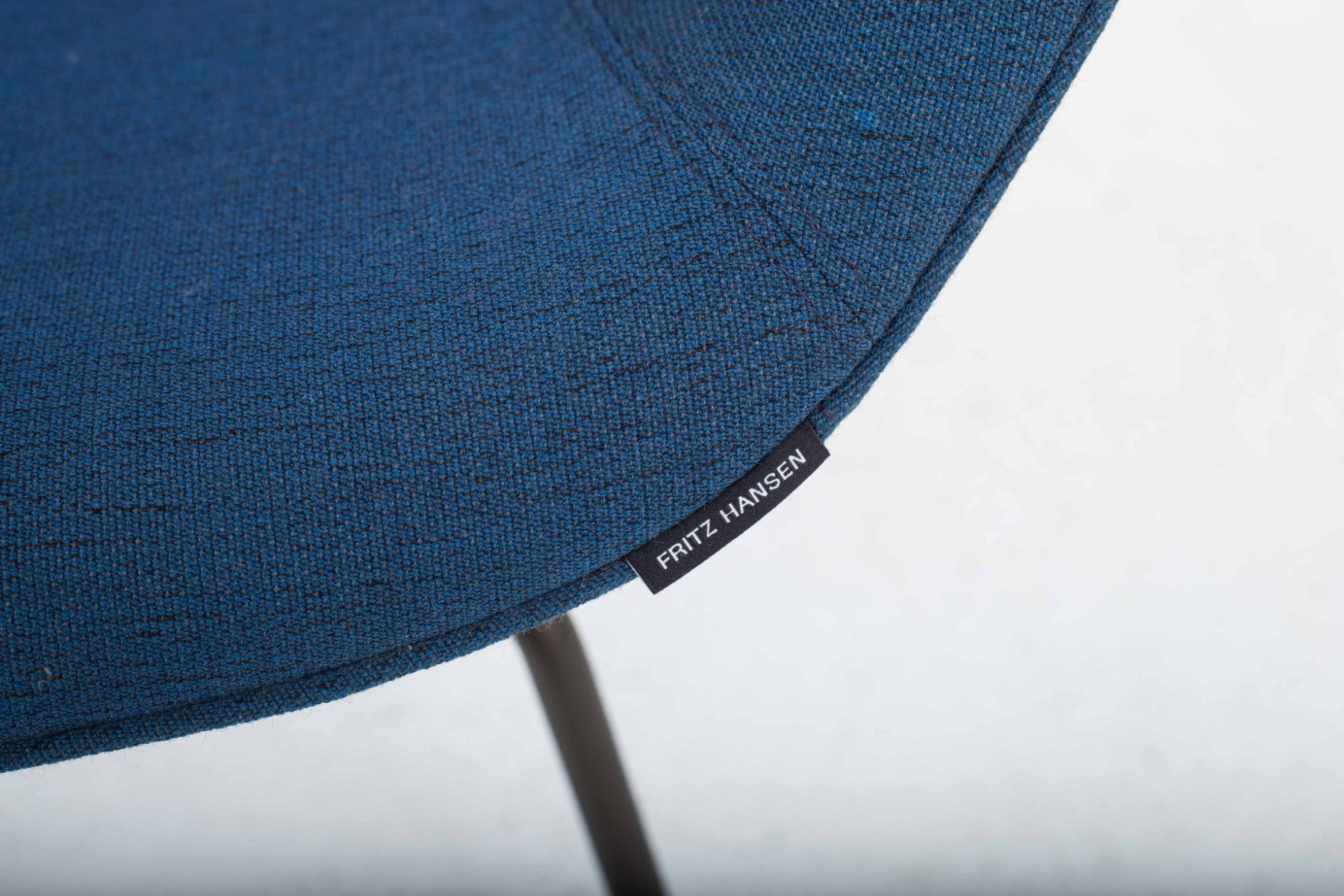 Fritz Hansen Poltrone: Fritz Hansen Pot Sessel von Arne Jacobsen – Usato da Zürich venduto da STUZH38 7
