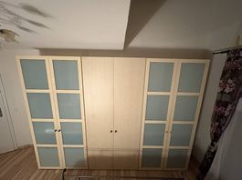 Kleiderschrank zu verschenken