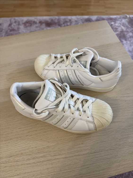 Adidas Scarpe da uomo: Baskets Adidas Superstar blanches pointure 38,5 – Usato da Lausanne venduto da Michel_Ozcan