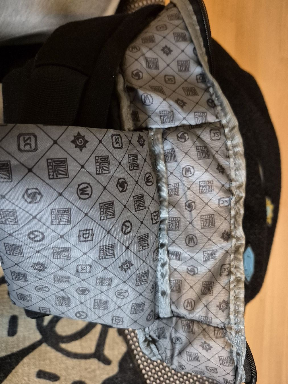 Zaini: Activision Blizzard Blizzcon Rucksack mit Badges – Usato da Seuzach venduto da Xauberai 3