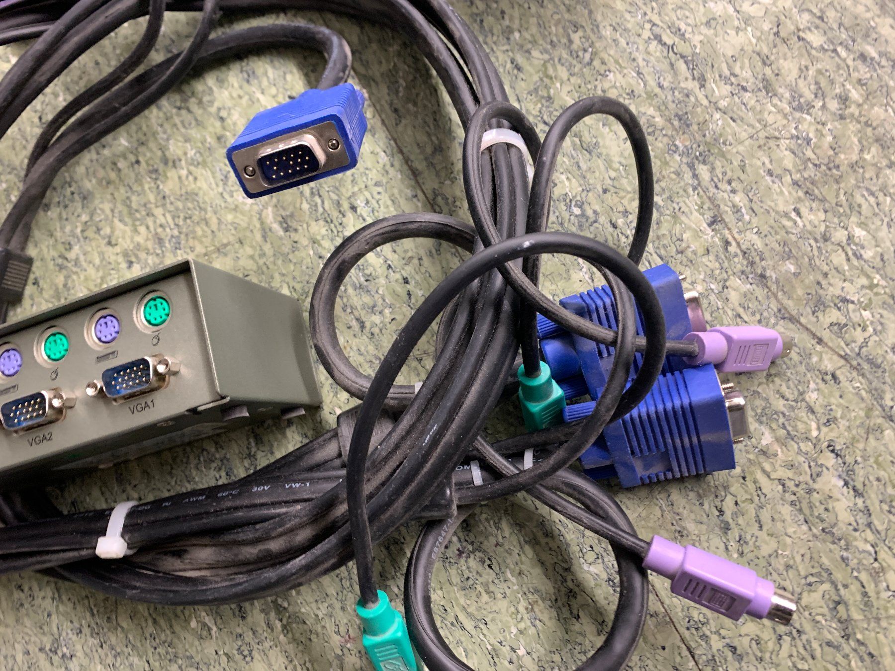 PCs: Computer PC KVM Switch - 2 Port VGA Switch – Gebraucht aus Rickenbach SZ von Frickler 3