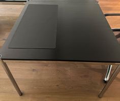 Original USM Haller Tisch 100 × 100 cm – Schwarz / Chrom