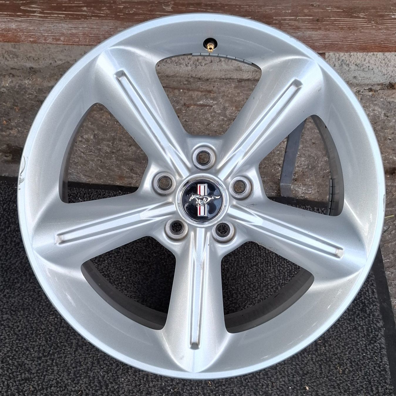 Ford Cerchioni: Cerchi originali Ford Mustang – Usato da Minusio venduto da cip_yby5 1