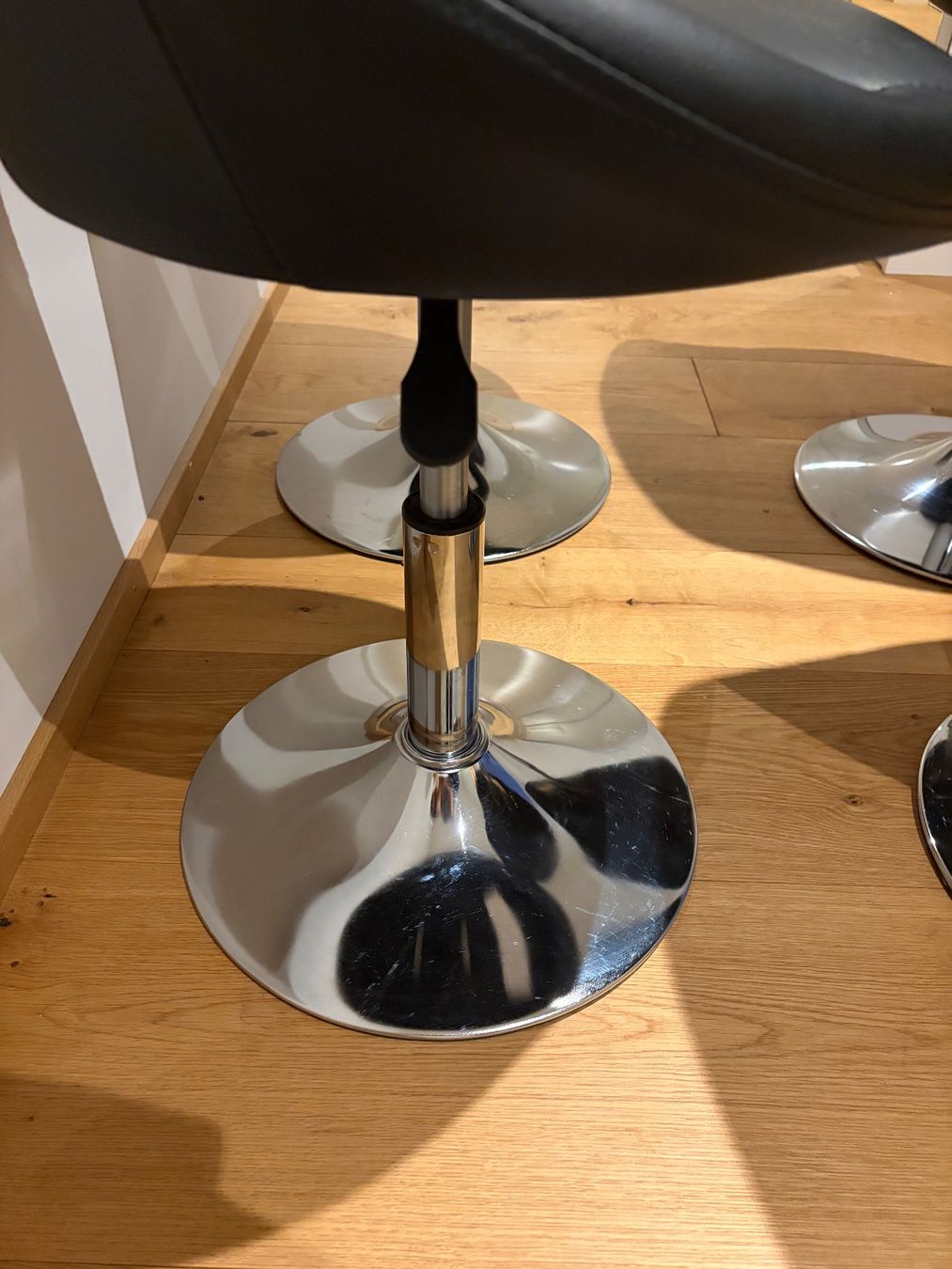 Chaises: 4 verstellbare Esszimmerstühle – D'occasion à Herrliberg par apr_r9fh 2