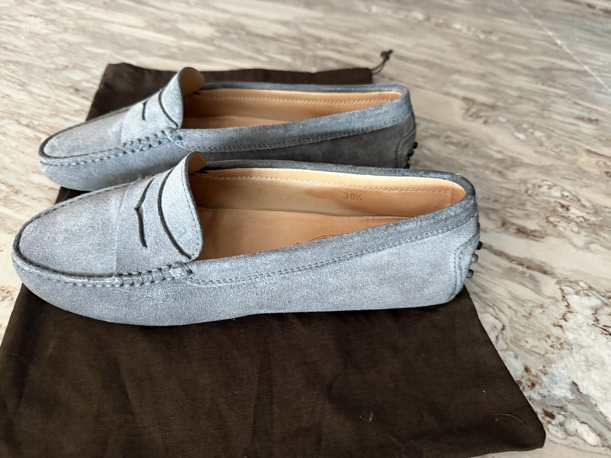 Tod'S Chaussures femmes: Tod's Loafer Wildleder hellgrau Grösse 38.5 – D'occasion à Kilchberg ZH par Shiraz3 1