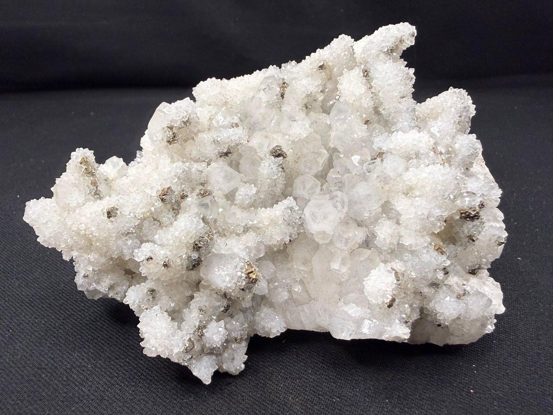 Minéraux & Lithothérapie: Pyrit auf Multigenerationen-Quarz – D'occasion à Schinznach Bad par Demerald 7