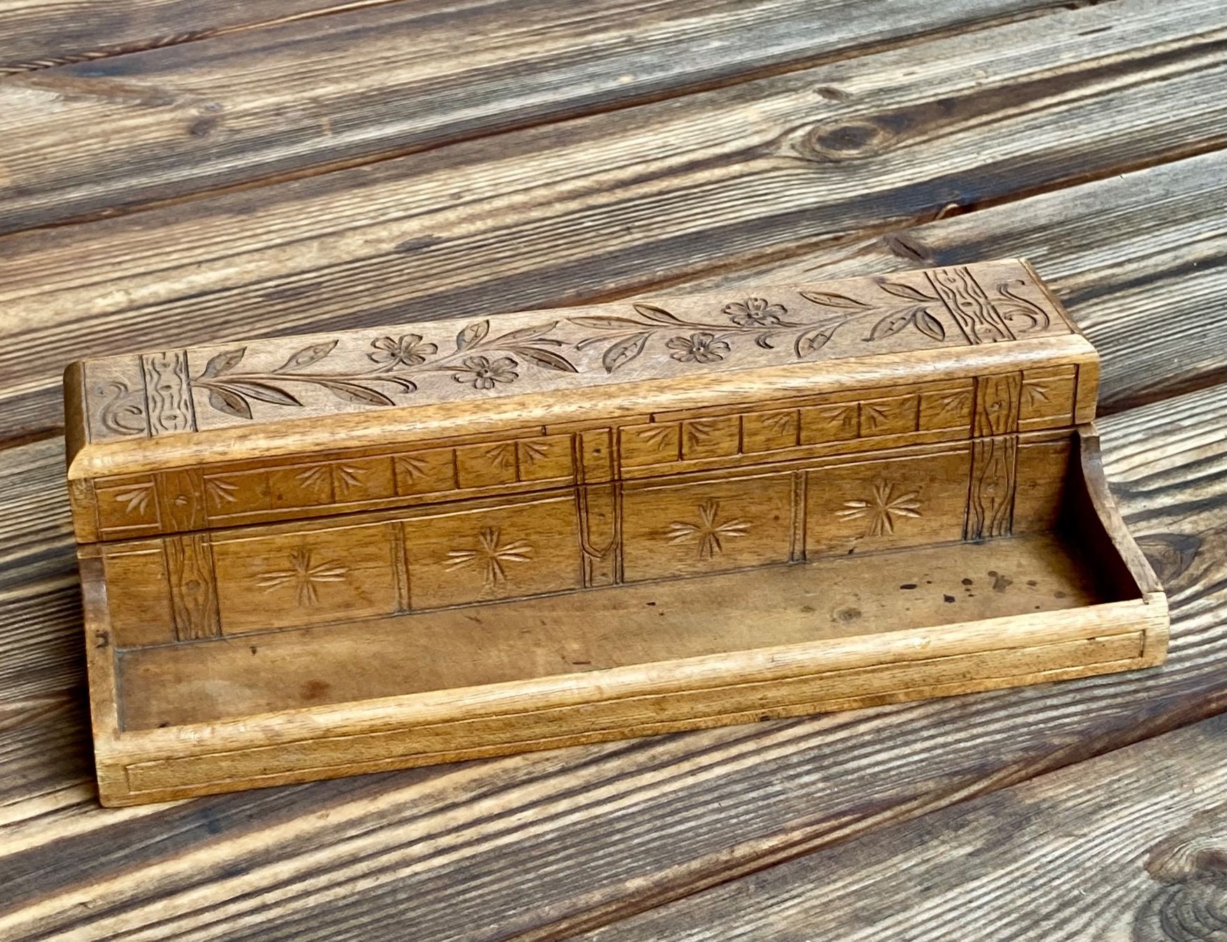 Barattoli: antike Holzschatulle Schreibtischset mit Blumengravur – Usato da Lüchingen venduto da Eeizo