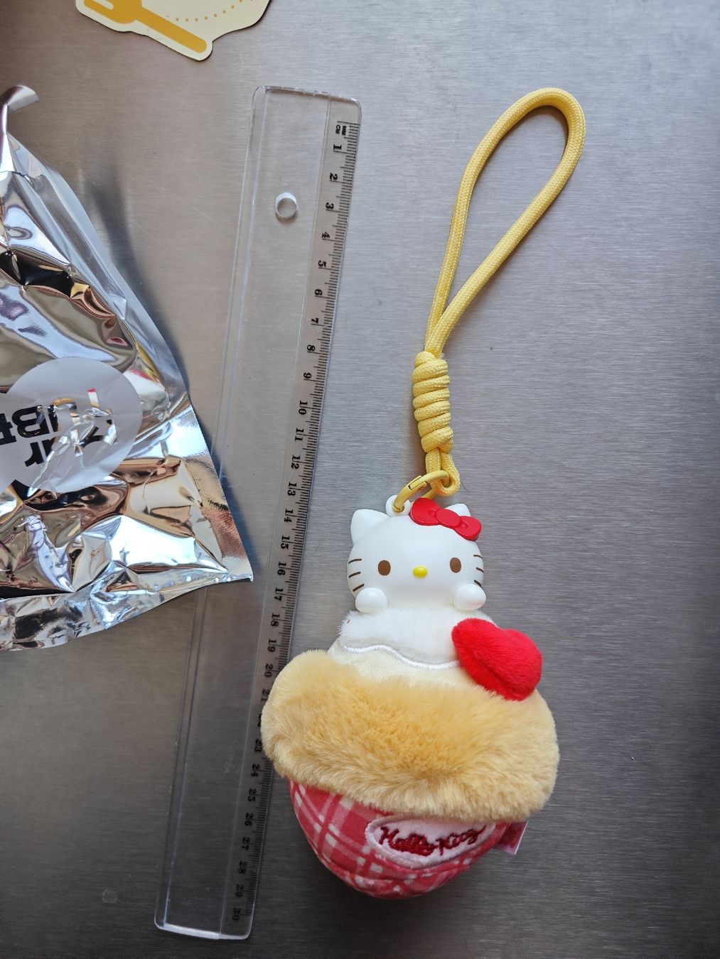Sanrio Portachiavi: Miniso Hello Kitty Blind Box Anhänger  – Usato da Mellingen venduto da Krishi 4
