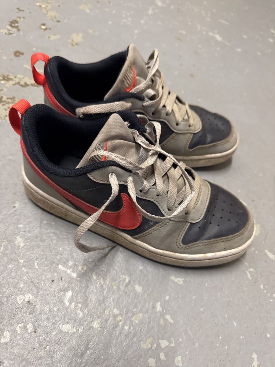 Nike Schuhe für Jungen: Nike Court Borough 38 – Gebraucht aus Hägendorf von laumatt