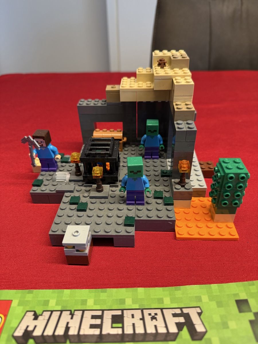 Lego Kit di costruzioni: LEGO Minecraft 21119 - Der Dungeon – Usato da Kloten venduto da Mak10auto 1