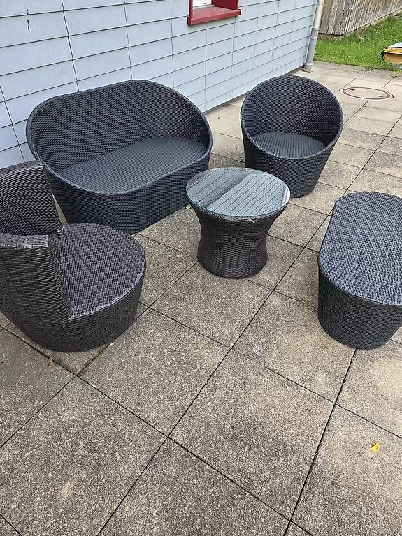 Set de table et chaises: Garten Sitz Garnitur  – D'occasion à Trachslau par scorpion02 1