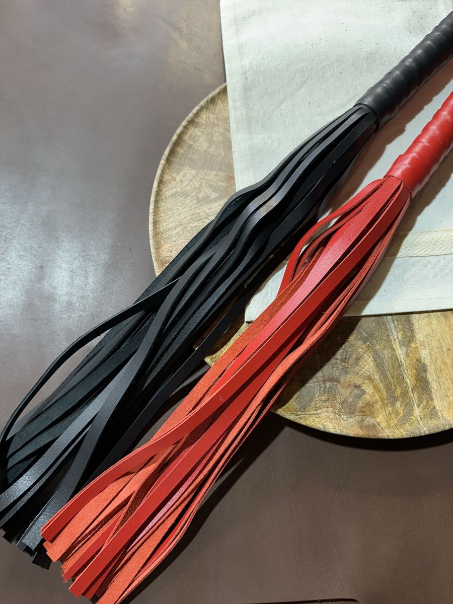 Altro in Accessori per animali: Handgefertigter Leder-Flogger – Nuovo e nell'imballaggio originale da Mettmenstetten venduto da vad_57p2 7